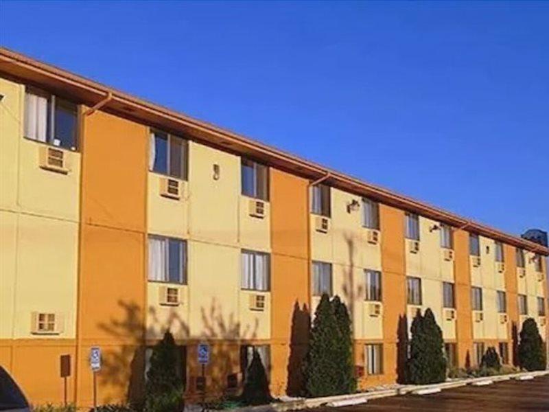 Super 8 By Wyndham Benton Harbor St Joseph Hotel Exterior photo