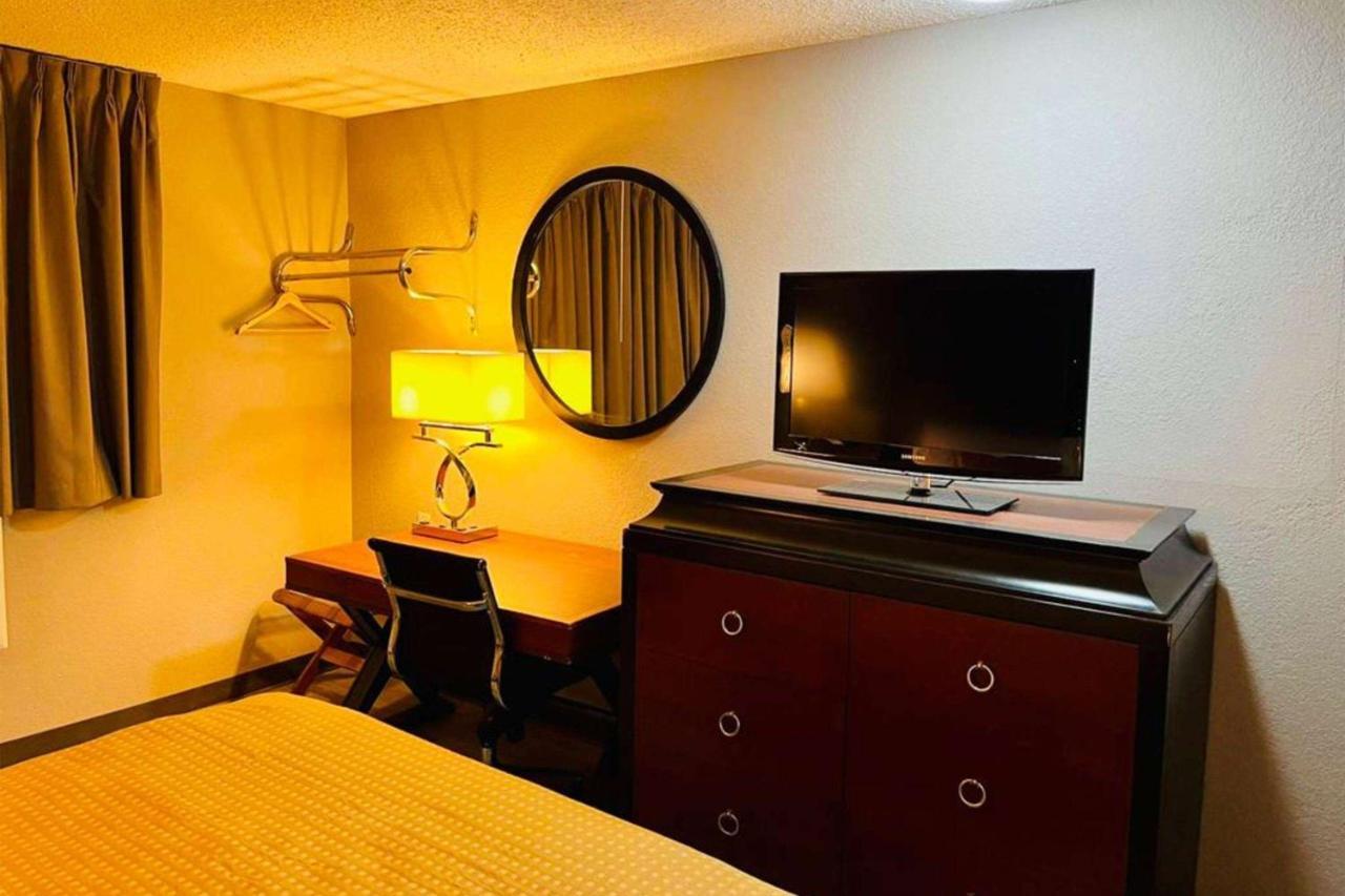 Super 8 By Wyndham Benton Harbor St Joseph Hotel Exterior photo