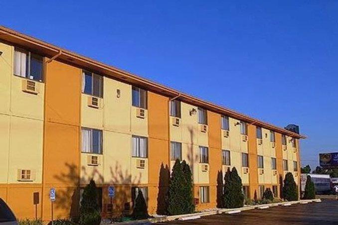 Super 8 By Wyndham Benton Harbor St Joseph Hotel Exterior photo